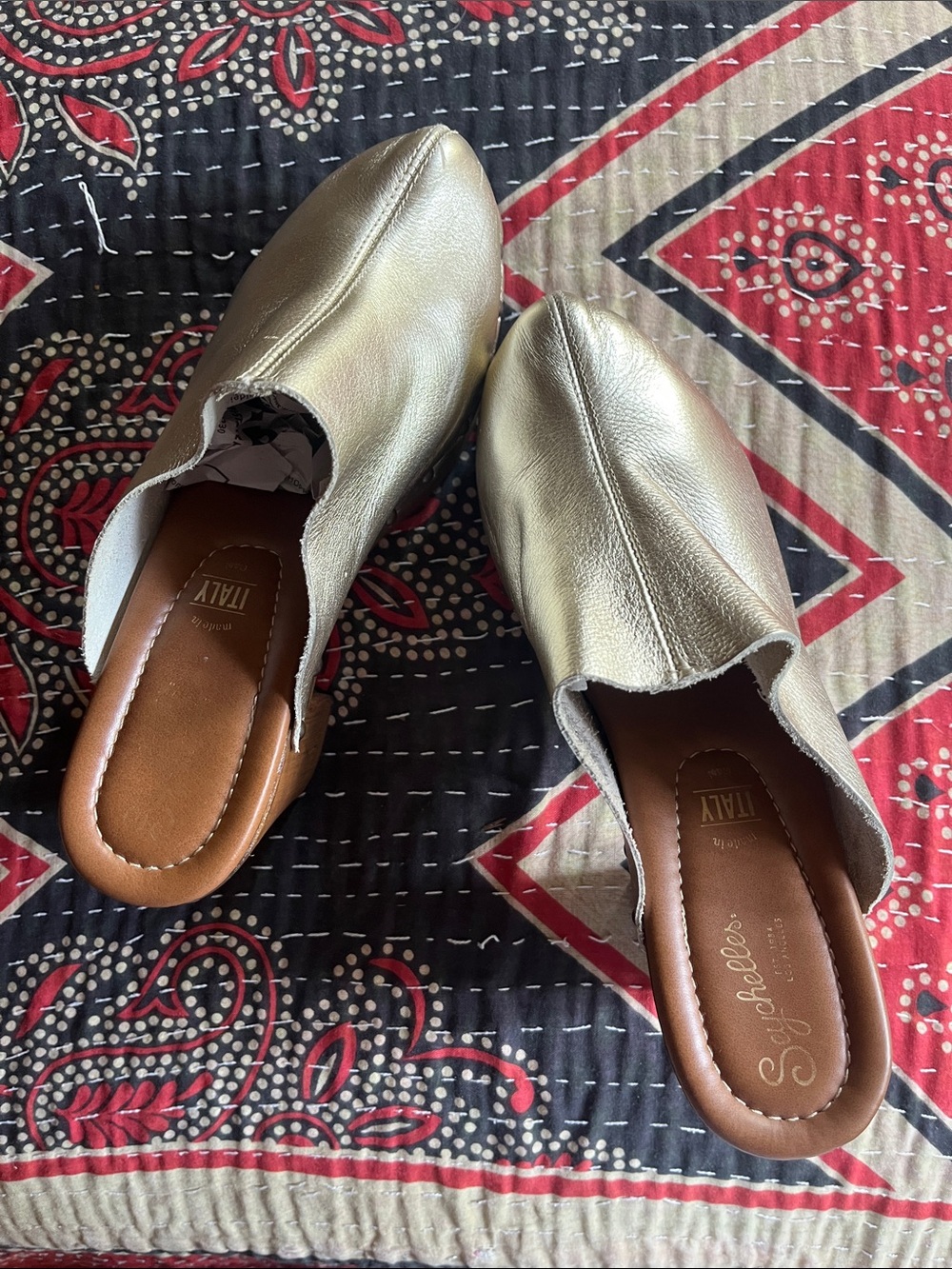 Gold Clogs - Picture 5 of 5